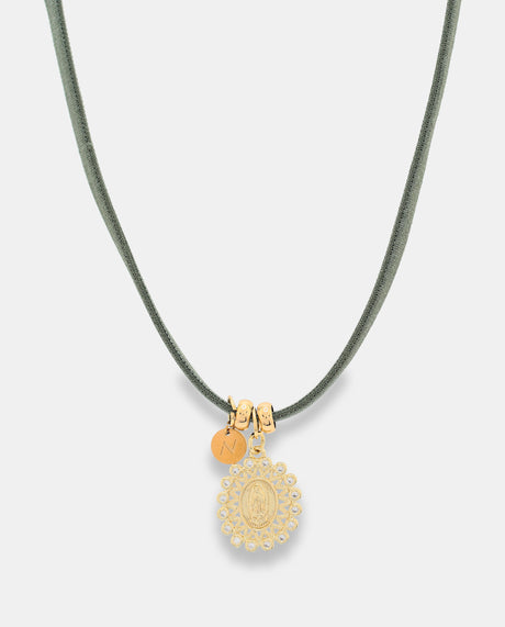 Collar Chic verde con motivo Virgen. Elástico regulable