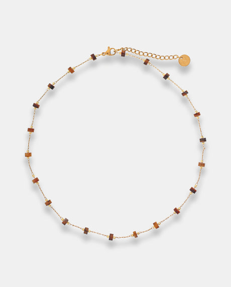 Collar en acero dorado con cilindros de resina.