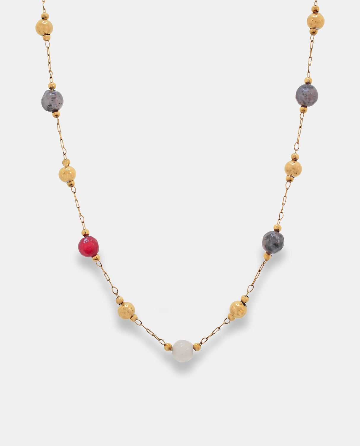 Collar en acero dorado con piedras.