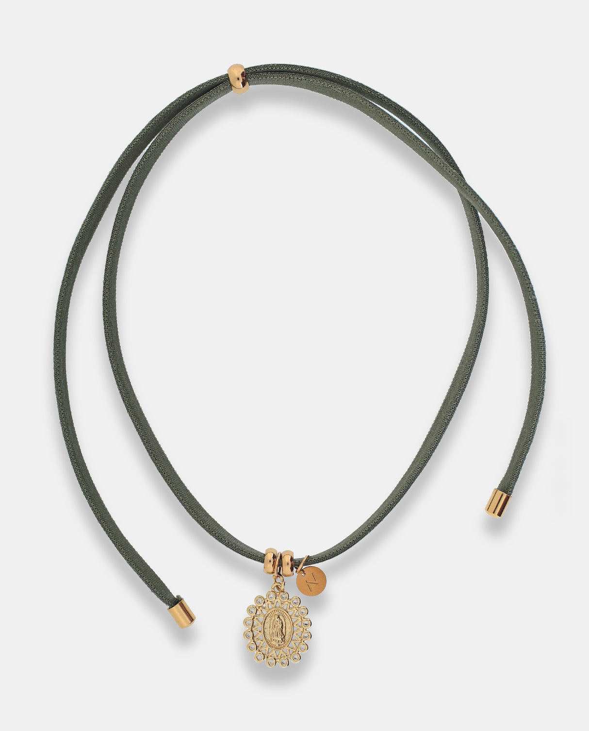 Collar Chic verde  con motivo Virgen. Elástico regulable