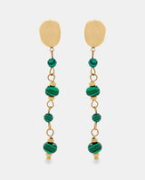 Pendientes largos en acero dorado con piedras verdes.