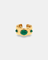 Anillo acero .dorado con piedras verdes.