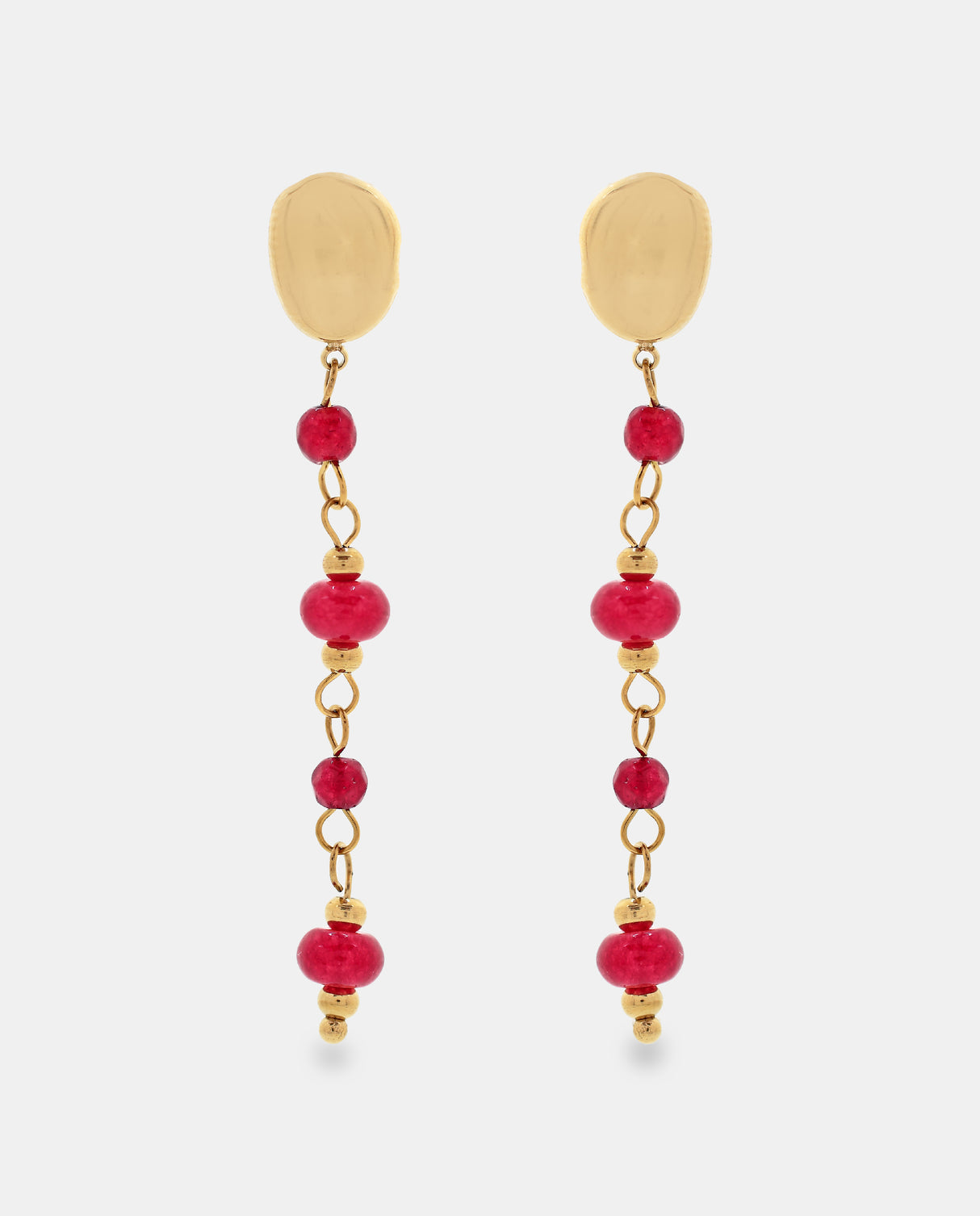 Pendientes largos en acero dorado con piedras rojas.