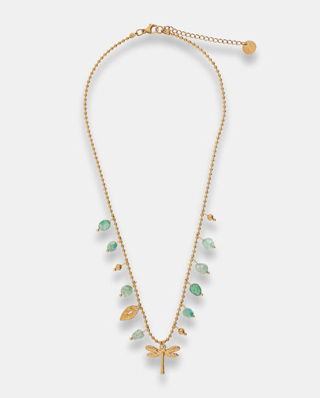 Collar de cadena en acero dorado con pequeñas piedras y libélula.