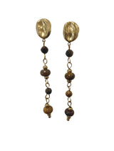 Pendientes  en acero dorado con piedras marrones.